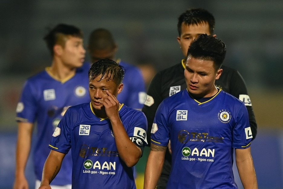 Nghich ly o CLB Ha Noi hinh anh