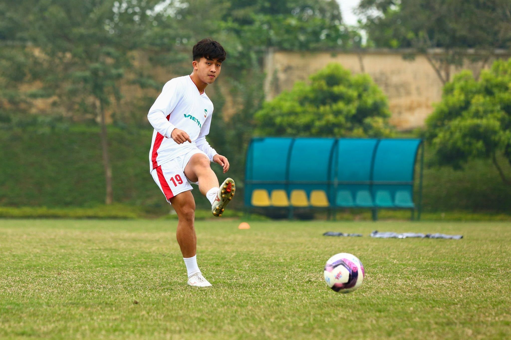 Nhieu cau thu o lai CLB don Tet anh 1