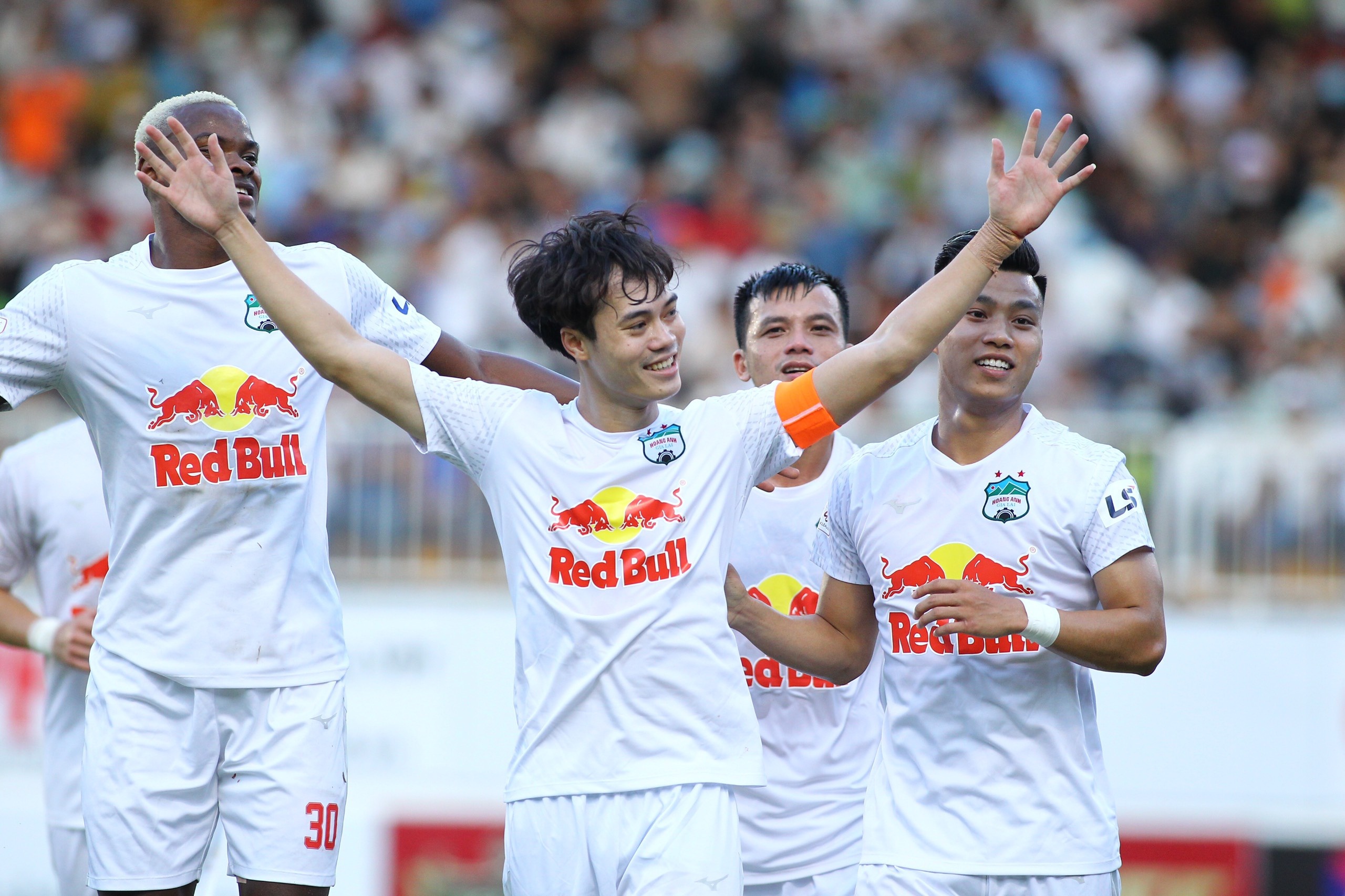 'HAGL chua phai la the luc lon o V.League' hinh anh