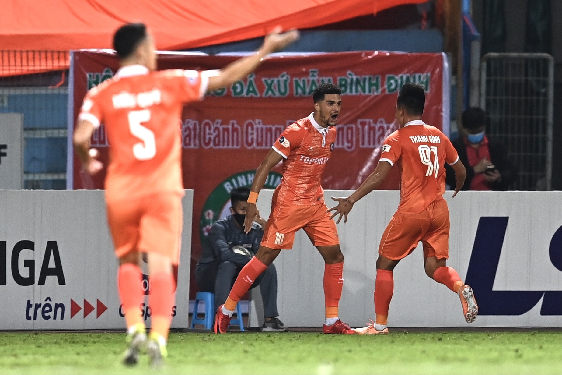 Cuu cau thu U16 Barca bi HLV Duc Thang che trach anh 1