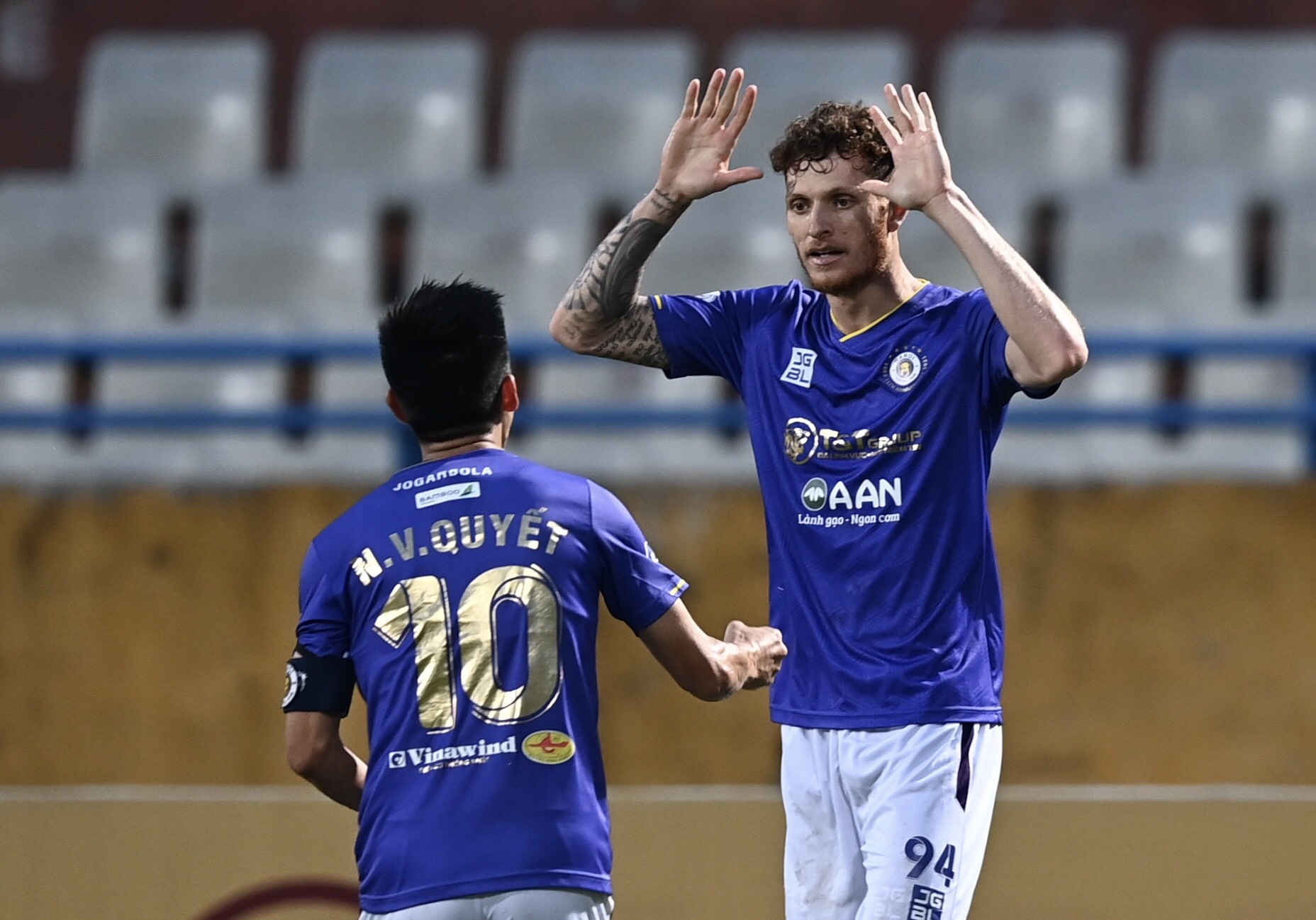 'Chu tich CLB Ha Noi muon toi dua doi bong vuon tam' hinh anh