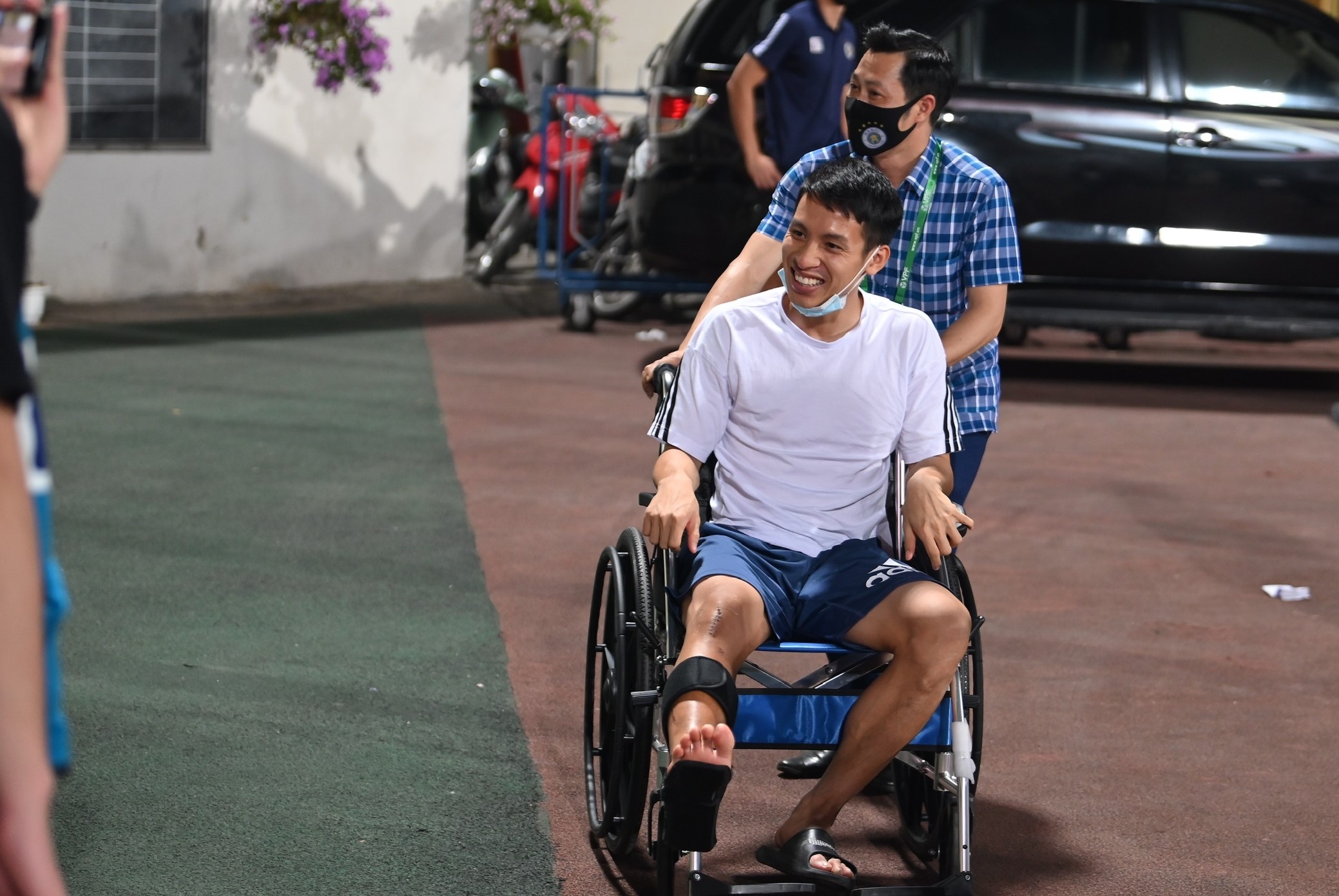 Do Hung Dung tung so khong the choi bong nua anh 1