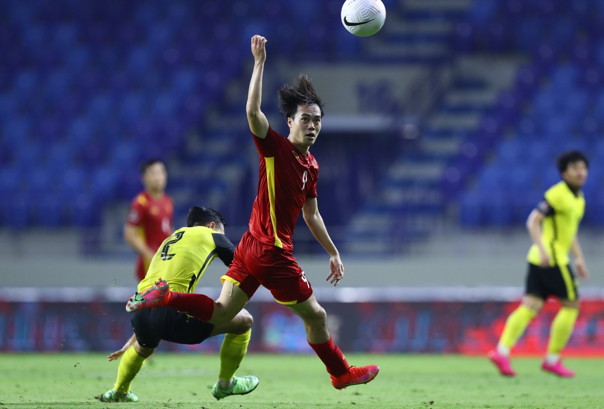 Tan truong cao diem nhat tran Viet Nam 2-1 Indonesia anh 13
