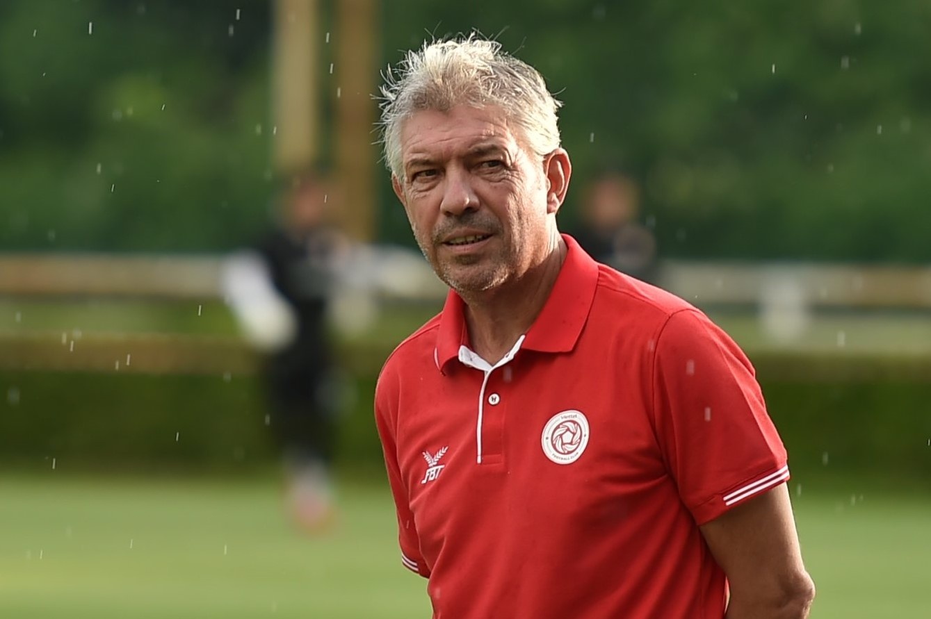 Cuu GDKT VFF duoc Viettel dang ky chuc danh HLV hinh anh