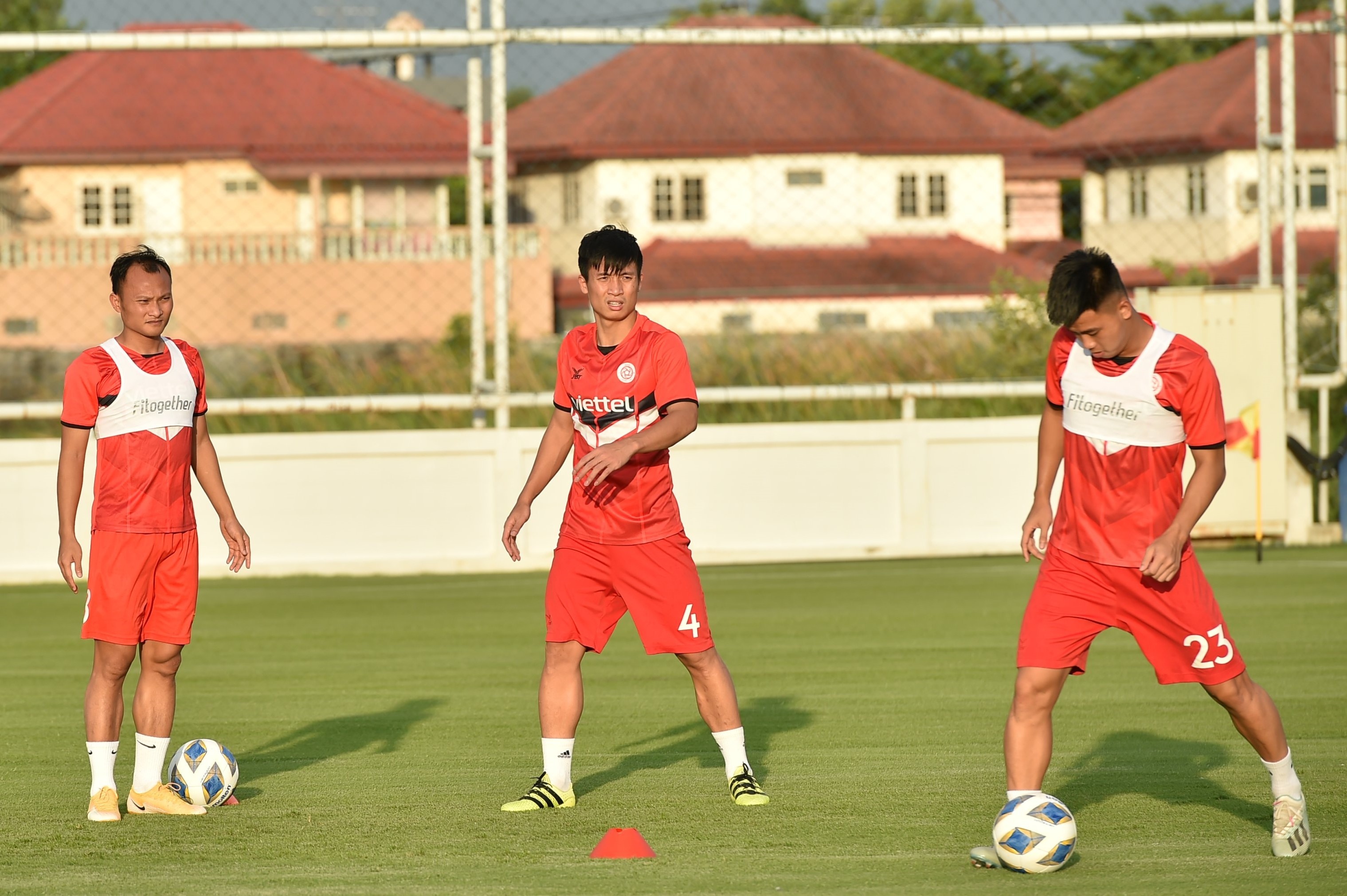 Cuu GDKT VFF duoc Viettel dang ky chuc danh HLV anh 1