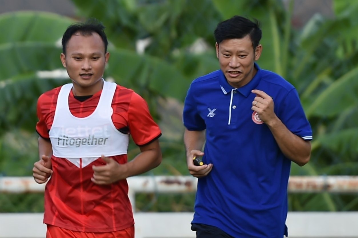 Que Ngoc Hai va Trong Hoang vang mat o AFC Champions League hinh anh