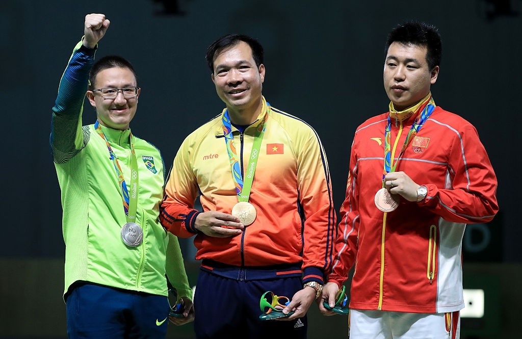 'Chua co co so dam bao huy chuong' anh 3