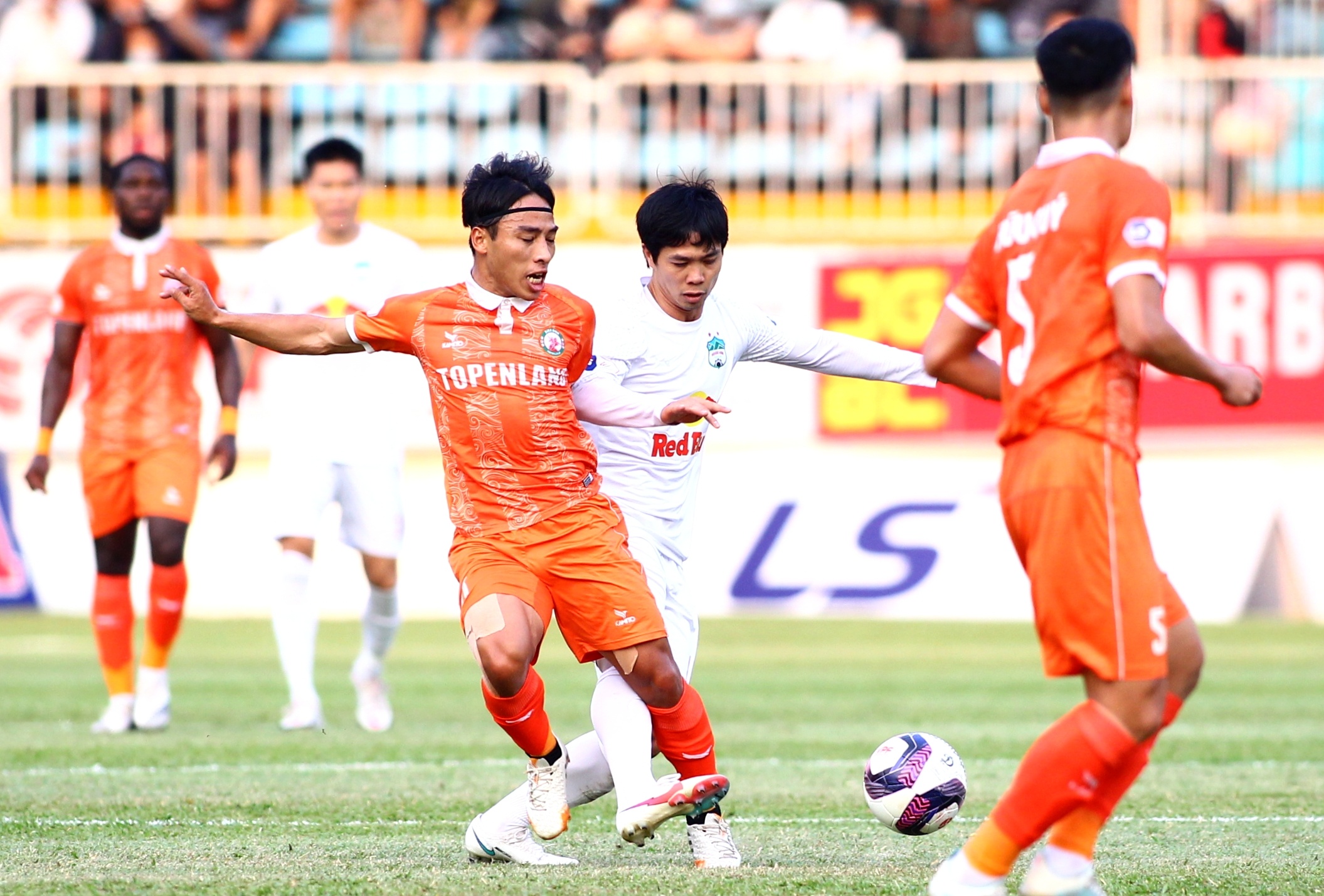 Tan binh tuyen Viet Nam tung duoc khuyen bo bong da anh 1