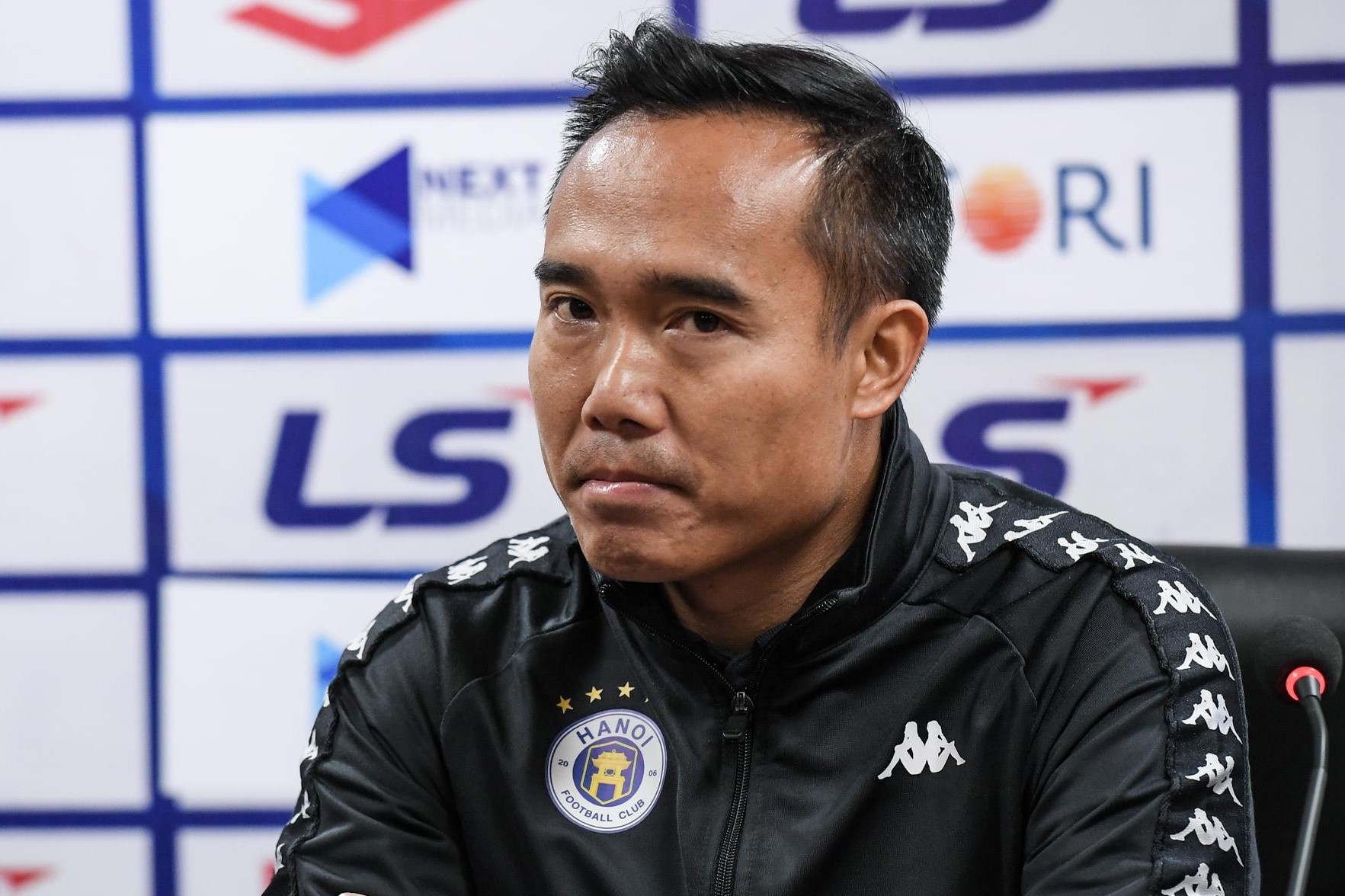 CLB Ha Noi chia tay cong than hinh anh