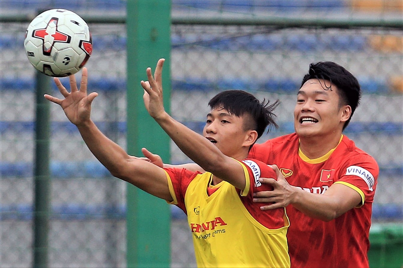 Tuyen Viet Nam loai 6 cau thu truoc khi toi Saudi Arabia hinh anh