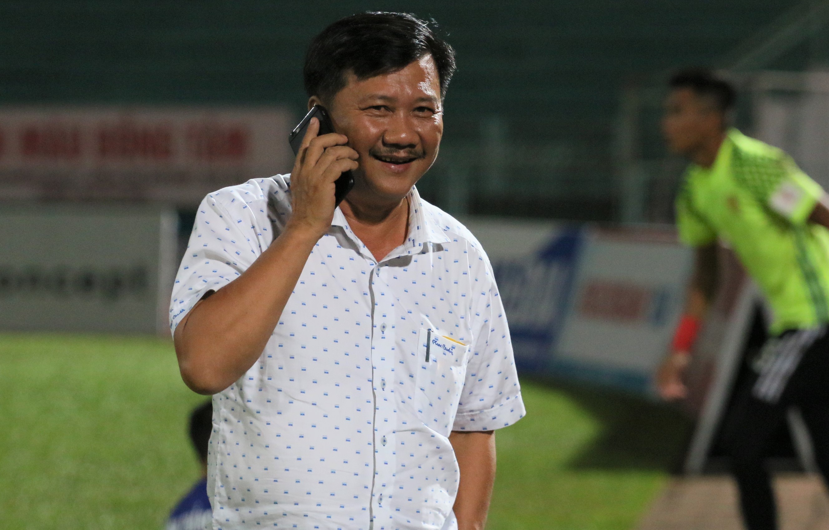 Chu tich CLB Quang Nam: 'Quyet dinh thu hang la quyen cua VFF' anh 1