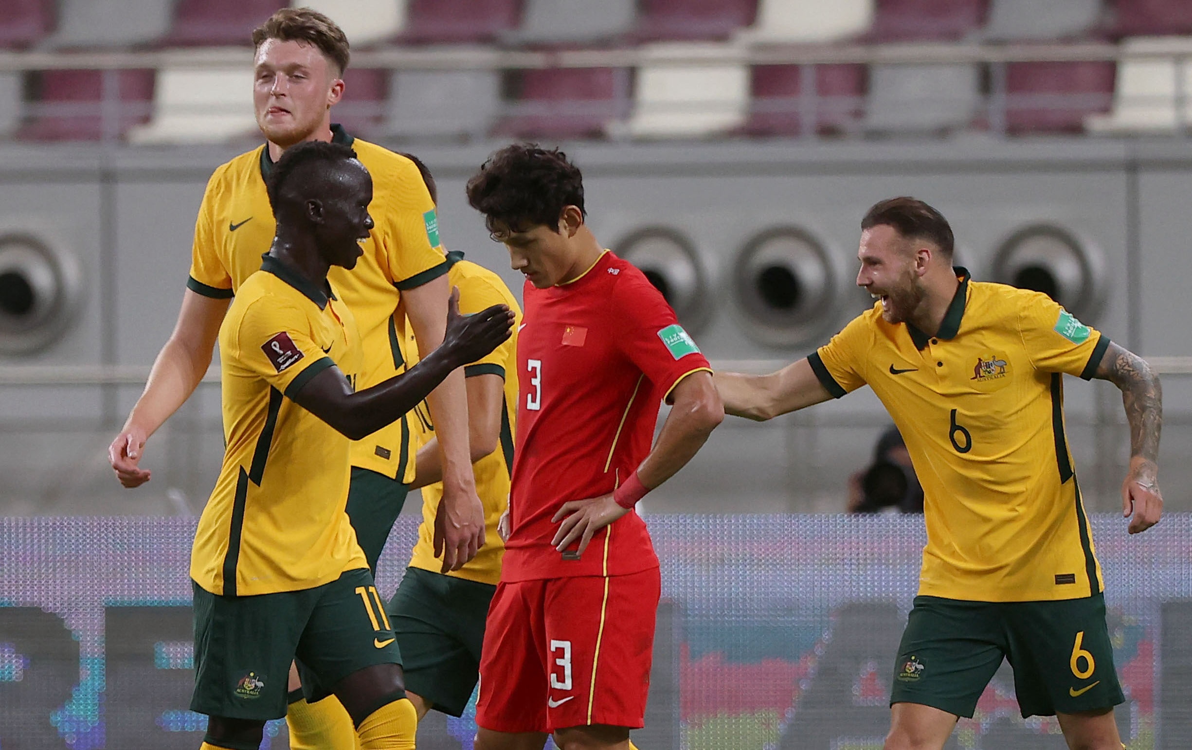 Ai thay the Duy Manh dau Australia anh 2