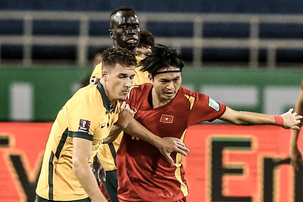 Cuu HLV tuyen Viet Nam: 'Cau thu nen tu tin kiem soat bong' hinh anh