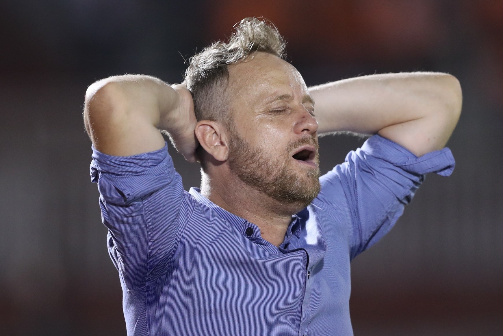 HLV Polking doi mat 'dop' thay ngoai o tuyen Thai Lan hinh anh