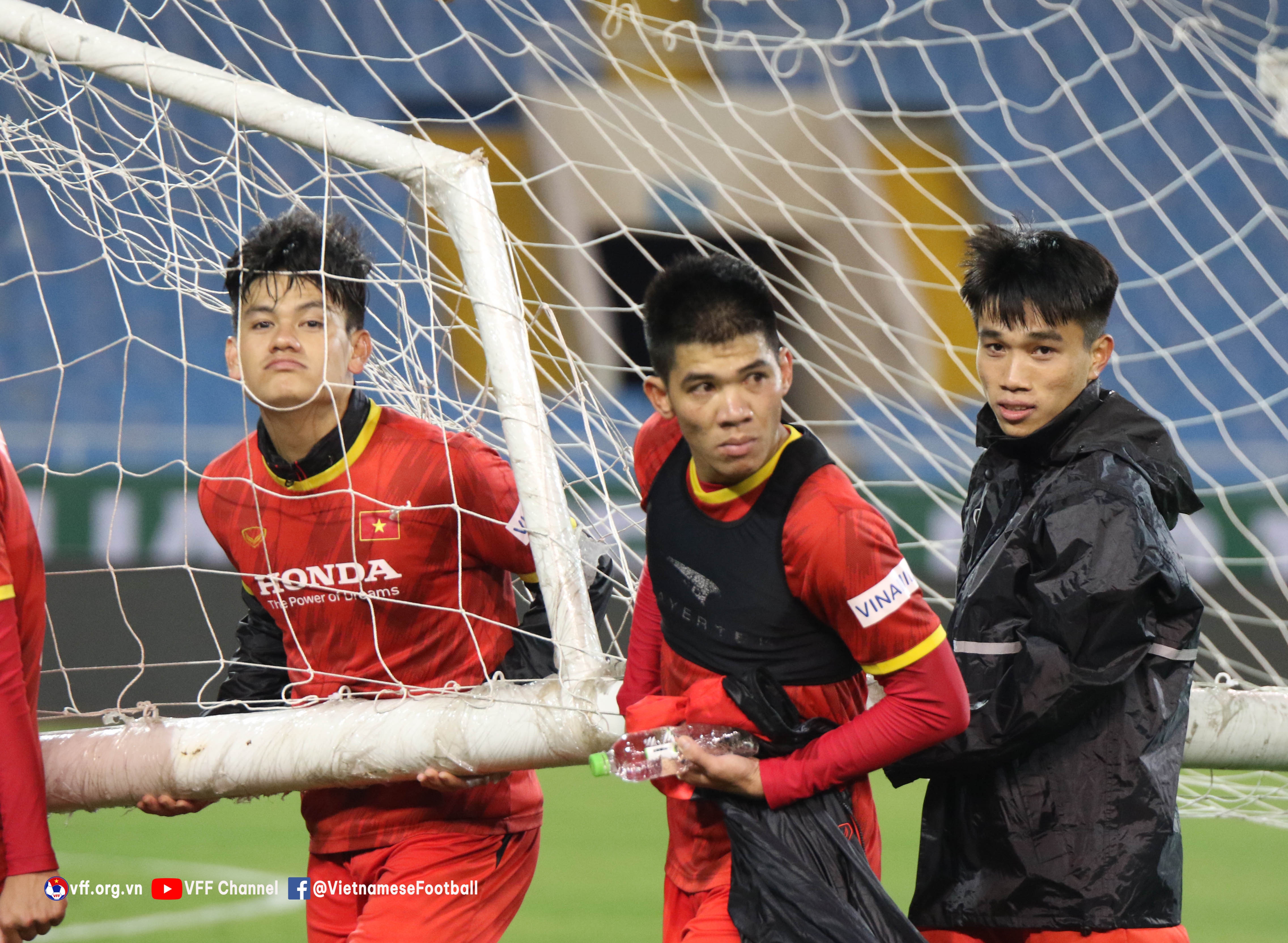 Tuyen Viet Nam tap luyen tro lai,  chuan bi cho tran gap Trung Quoc anh 2