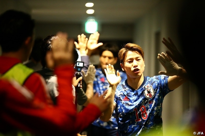 Tuyen Nhat Ban mang 8 tan hanh ly sang Viet Nam hinh anh