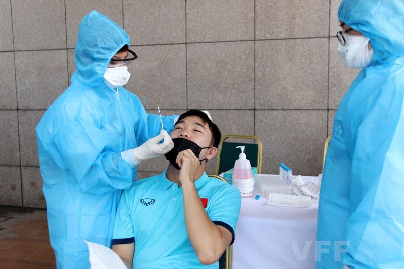 Tuyen Viet Nam duoc xet nghiem Covid-19 hang ngay hinh anh