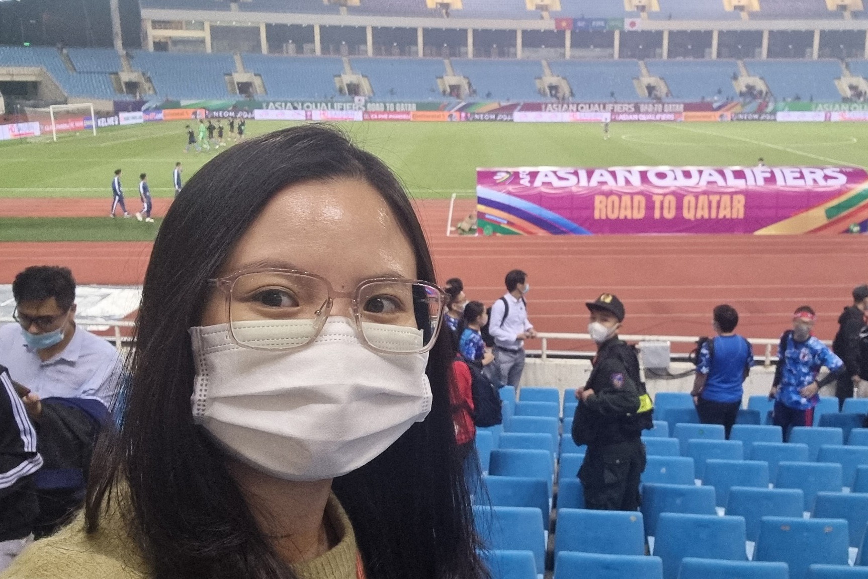 Den san My Dinh xem bong da trong 'binh thuong moi' hinh anh