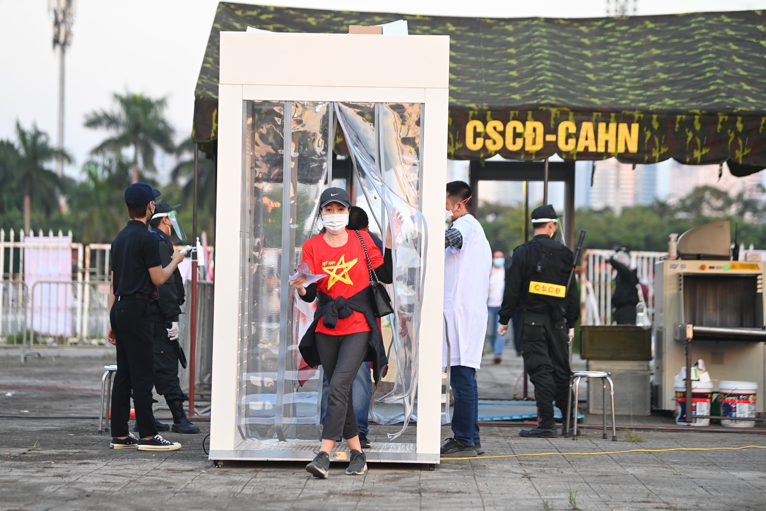 Lan dau den My Dinh,  trong boi canh dich benh anh 3