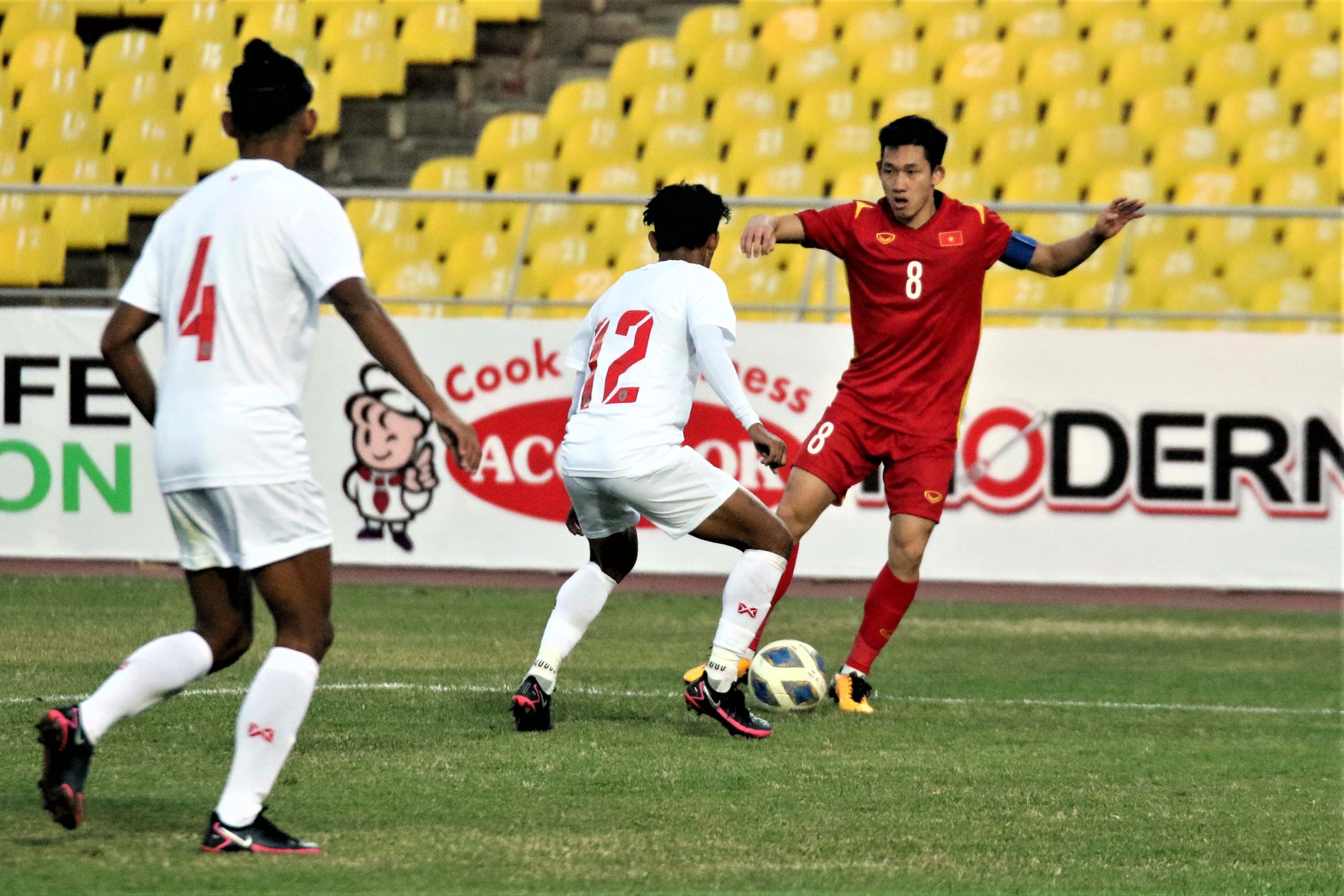 Khoang trong trinh do giua lua U23 va tuyen Viet Nam anh 2