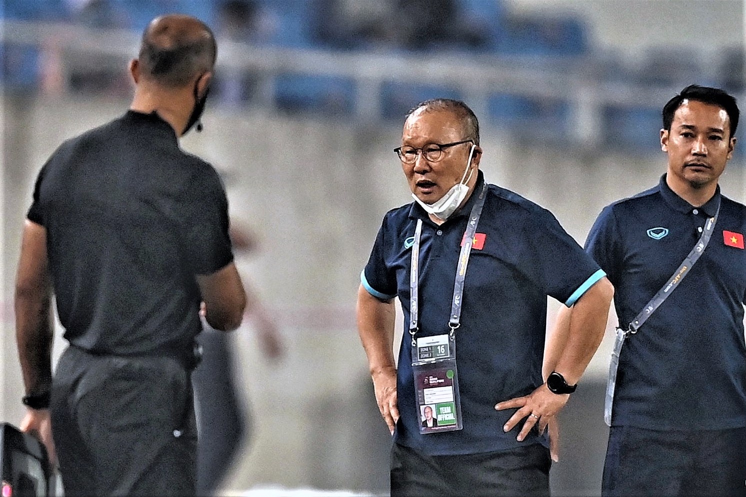 HLV Park trut gian vao chai nuoc sau tran thua cua tuyen Viet Nam hinh anh