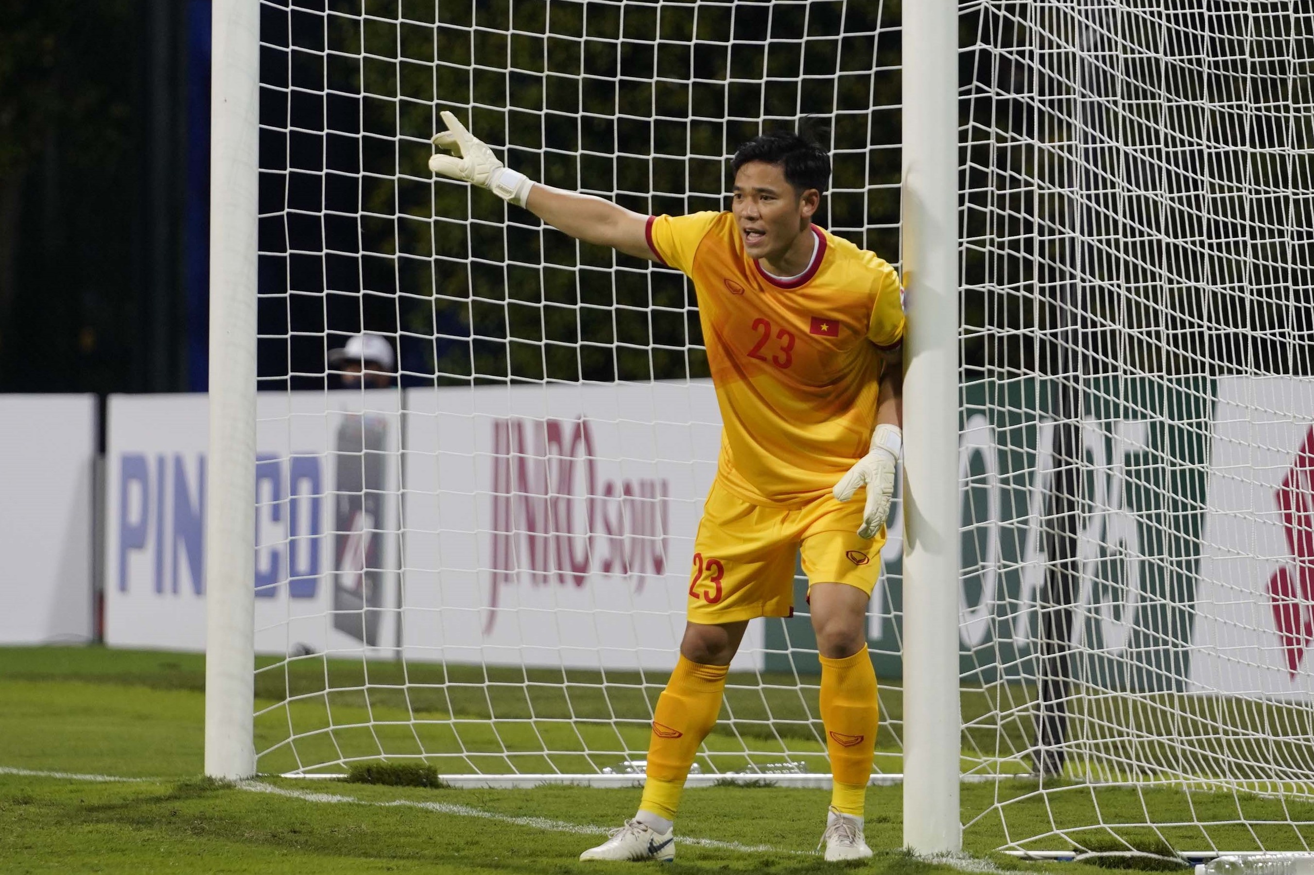 Cham diem doi tuyen Viet Nam: Hung Dung noi bat anh 2