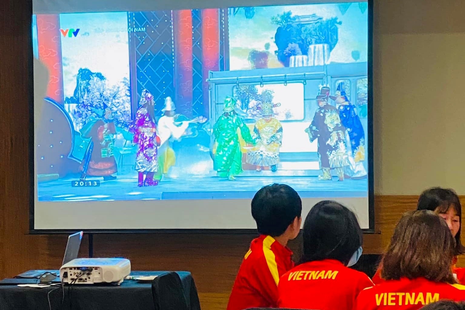 Tuyen nu Viet Nam to chuc don Tet tai An Do hinh anh