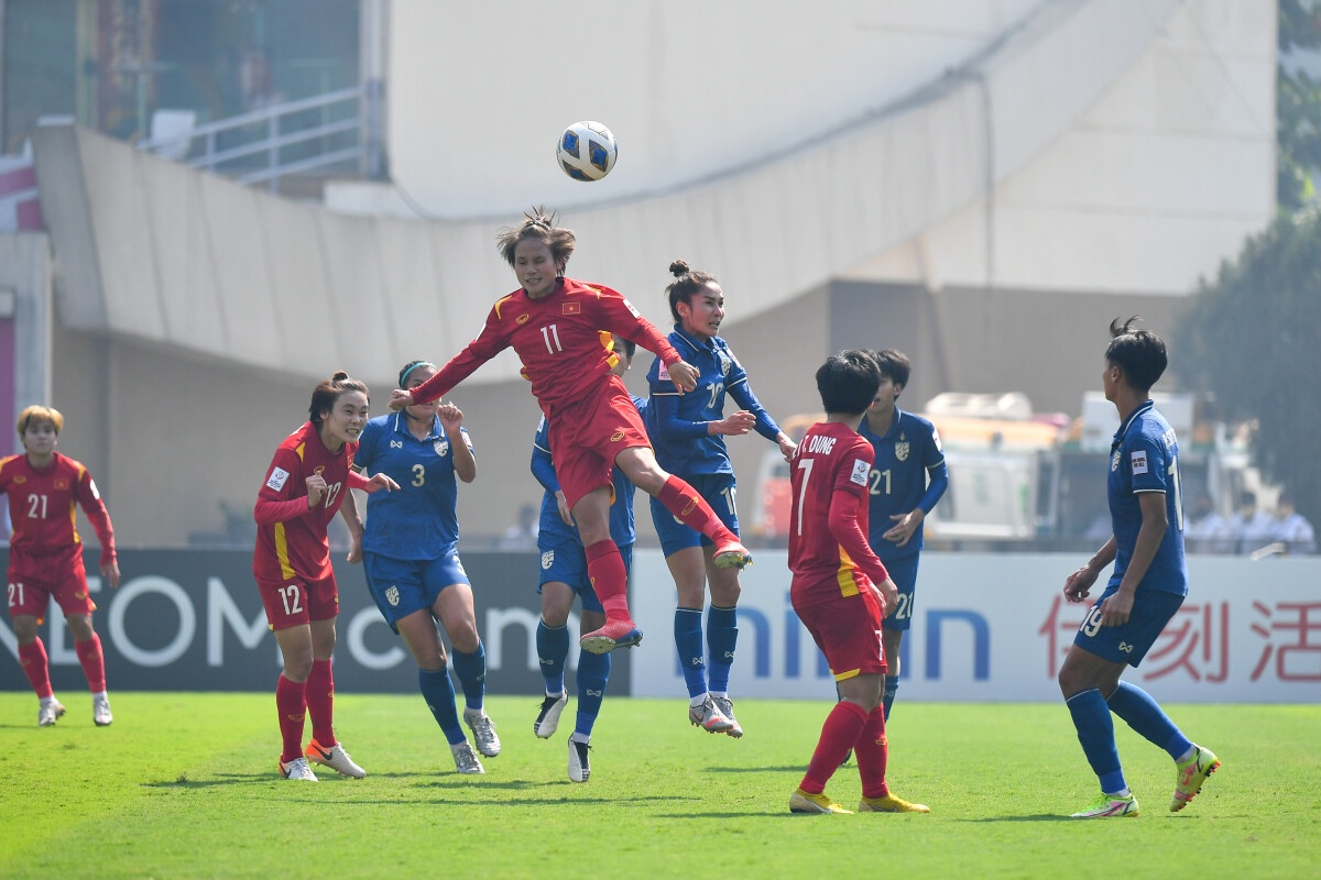 HLV Mai Duc Chung tiec vi tuyen nu Viet Nam khong co them ban thang anh 1