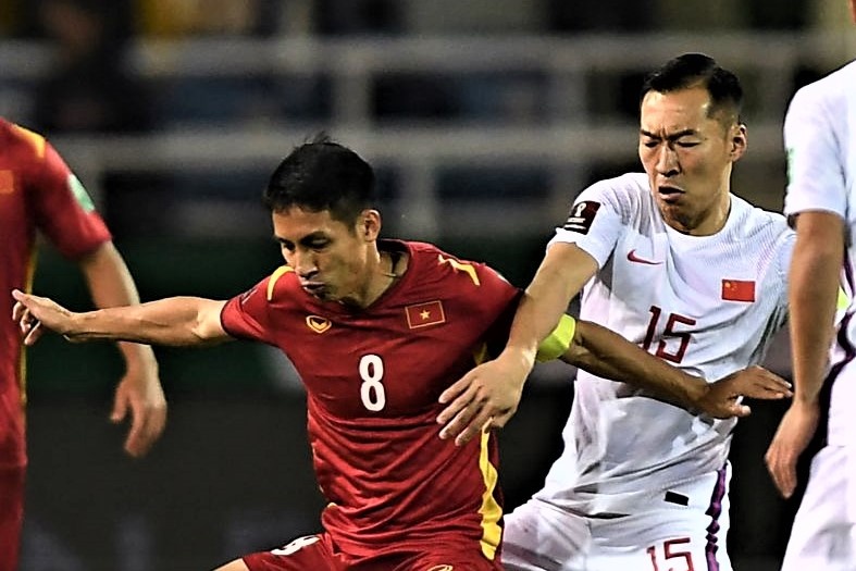 Cham diem doi tuyen Viet Nam: Hung Dung noi bat hinh anh