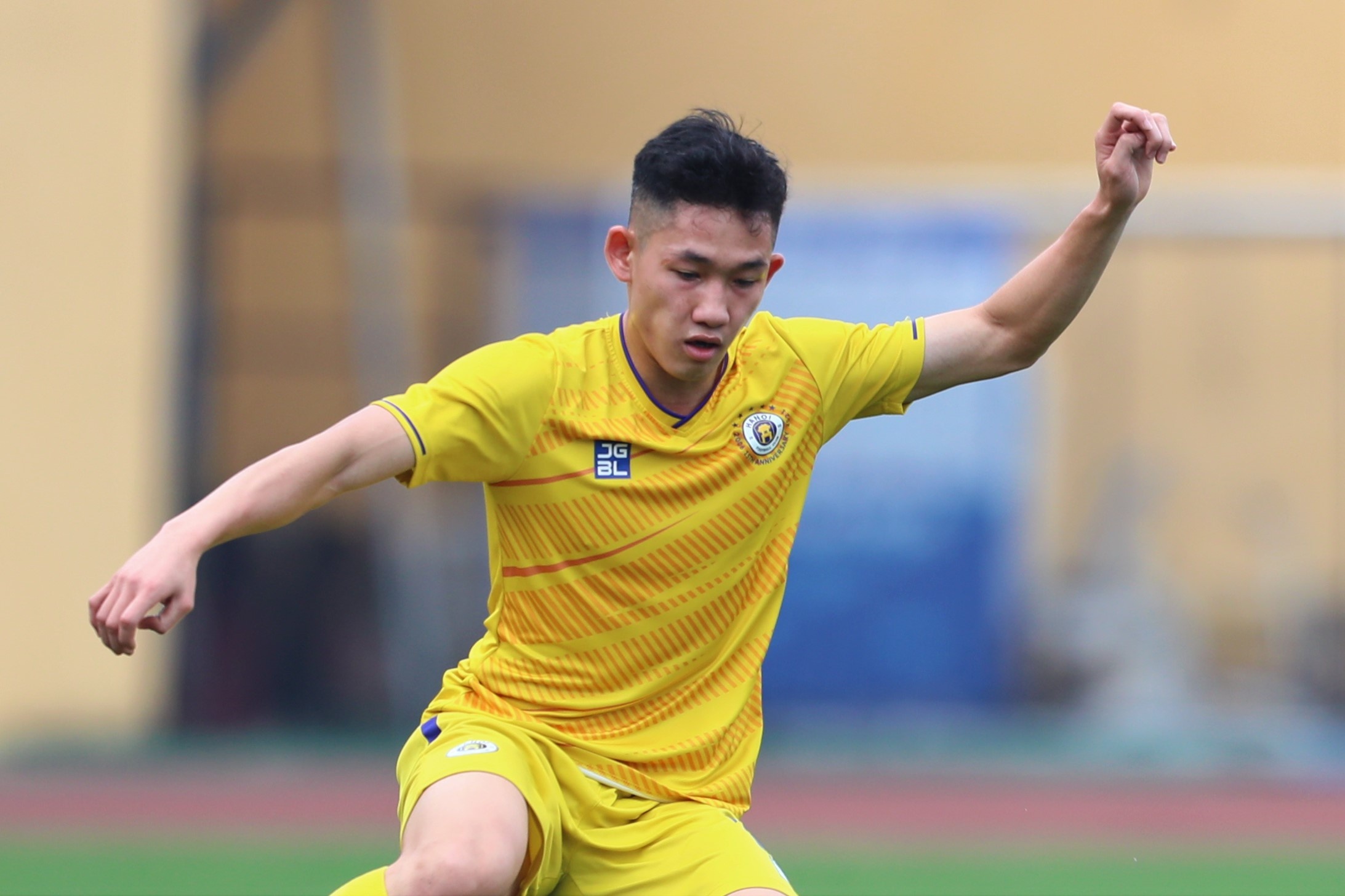 Tien ve Hai Long: 'Nam nay toi da co tien mung tuoi bo me' hinh anh