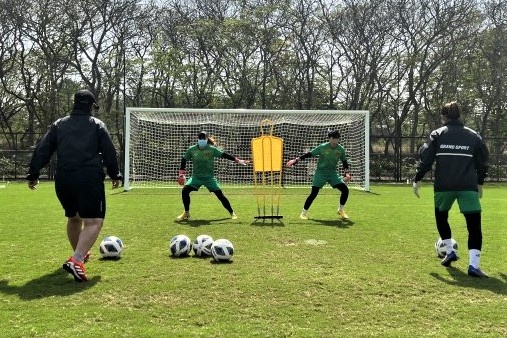 HLV Mai Duc Chung nhac nho hoc tro giu su tap trung hinh anh