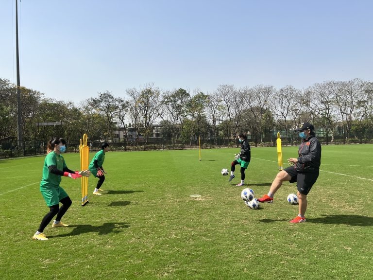 Tuyen nu Viet Nam doi nang ren quan cho tran gap Dai Loan hinh anh