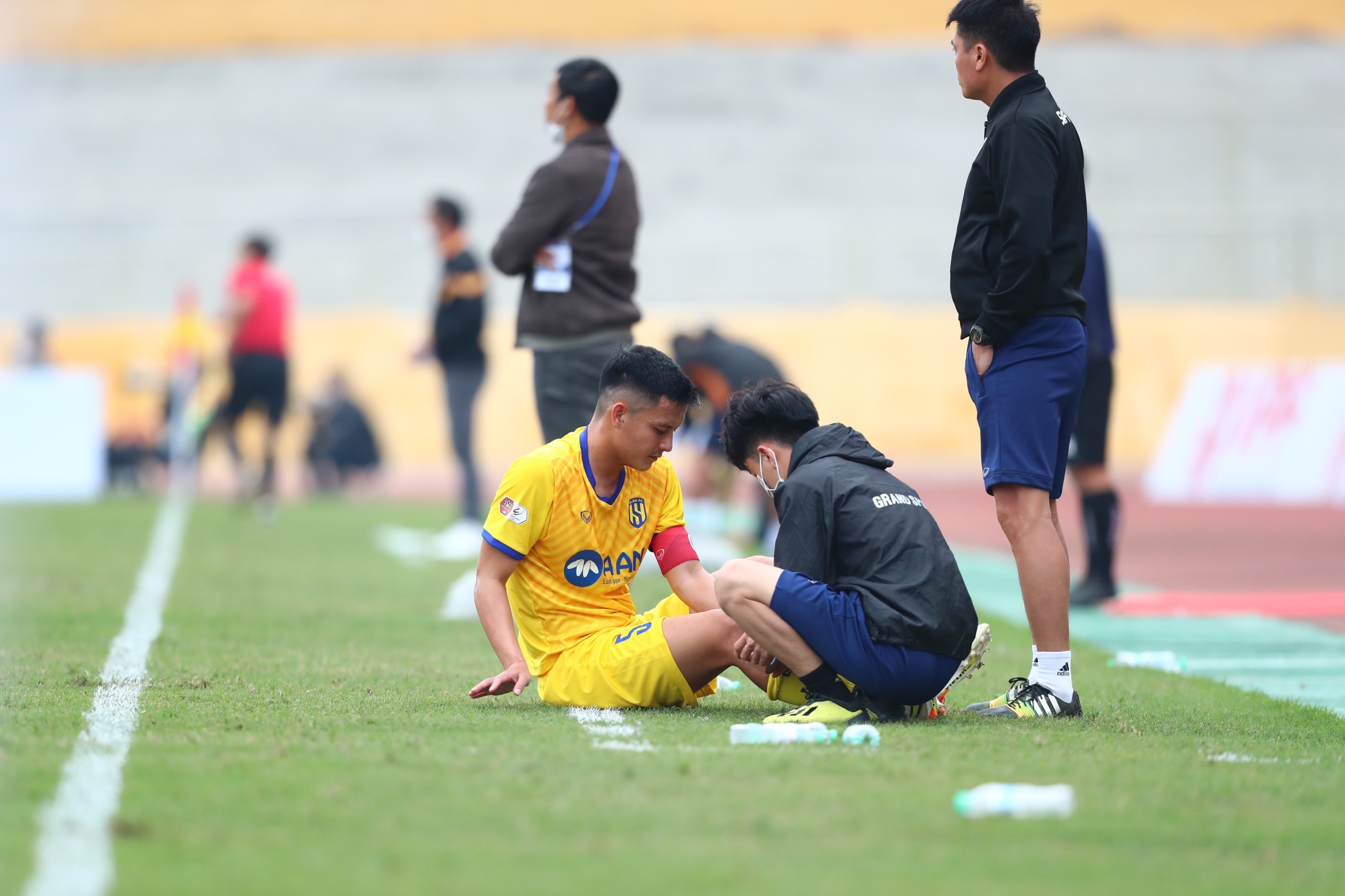 Phan Van Duc va Que Ngoc Hai nhuong nhau bang doi truong anh 1