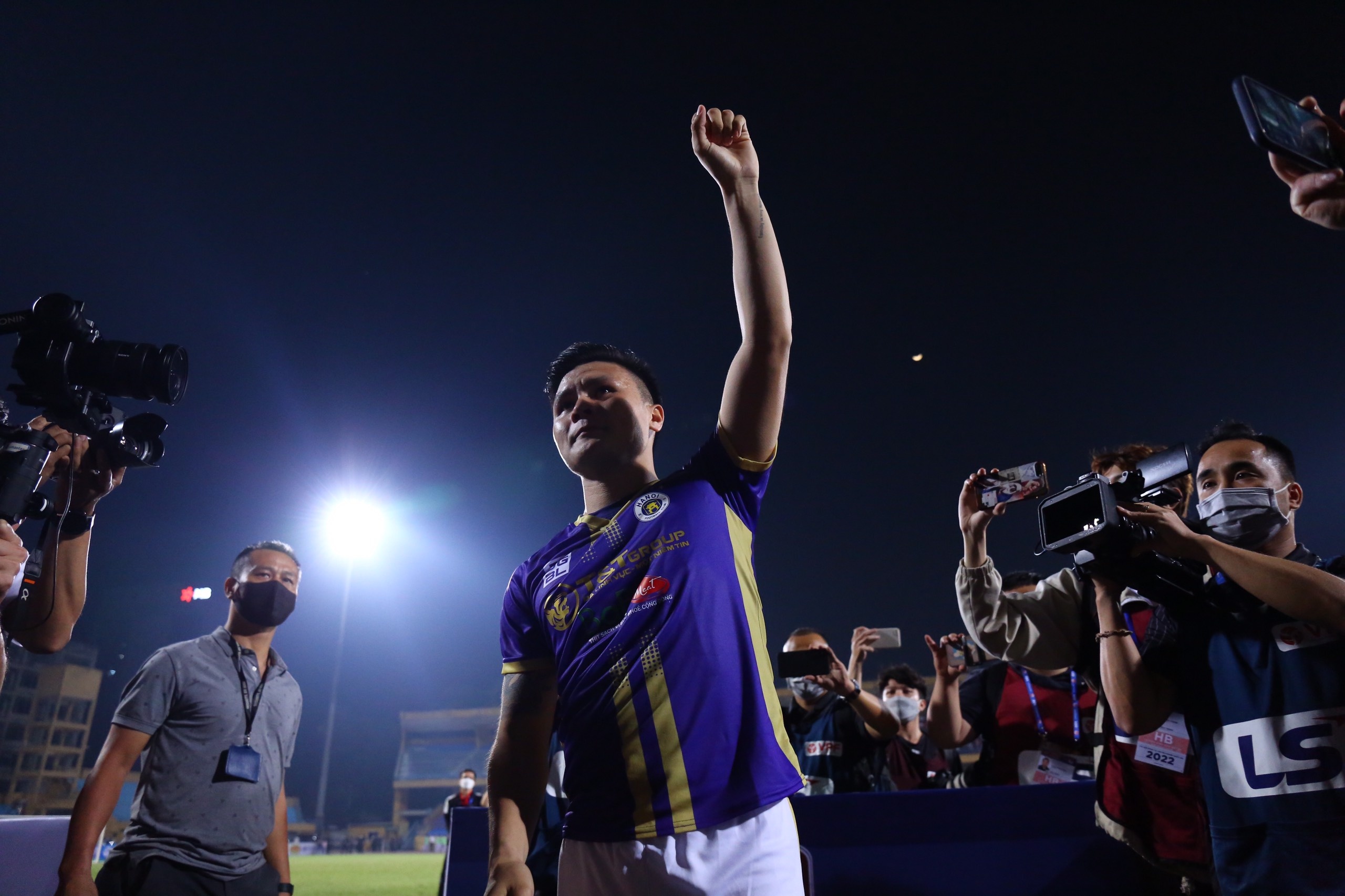 HLV Vu Quang Bao: 'CLB Ha Noi lam le chia tay Quang Hai la van minh' anh 1