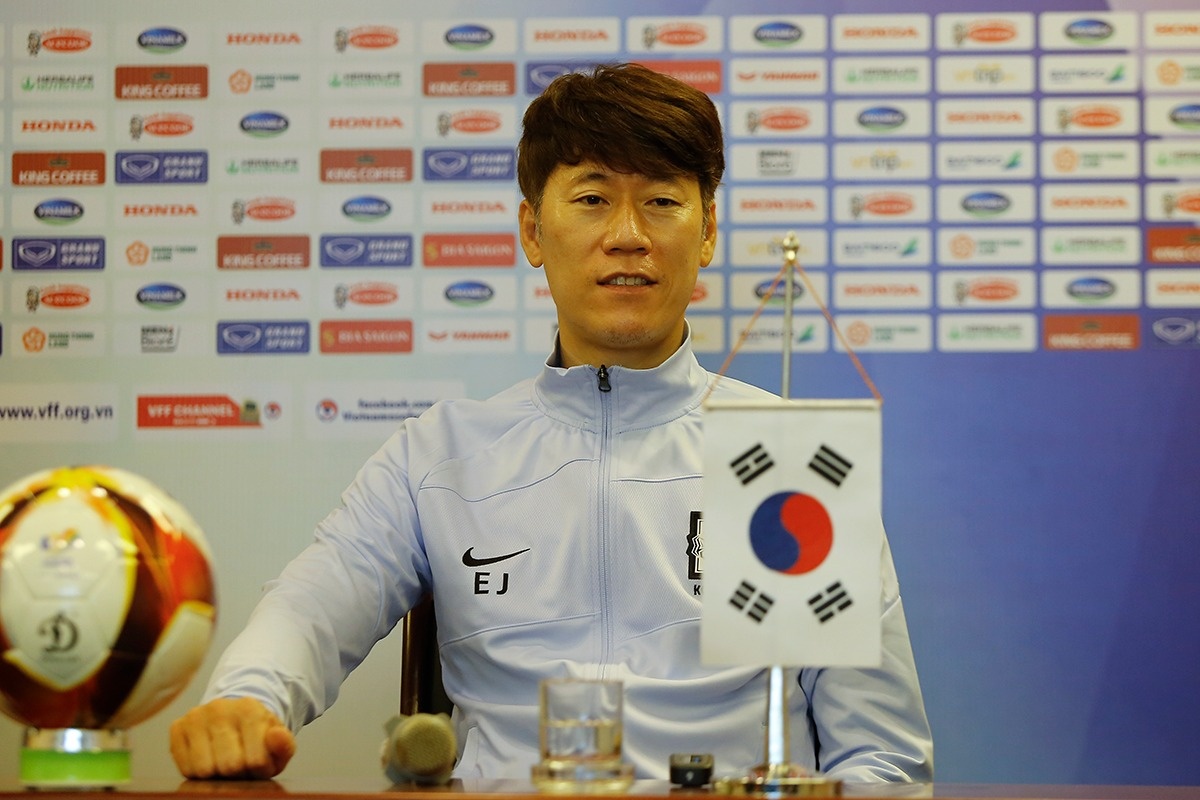 HLV U20 Han Quoc: 'Chung toi co 6, 7 cau thu la sinh vien' hinh anh