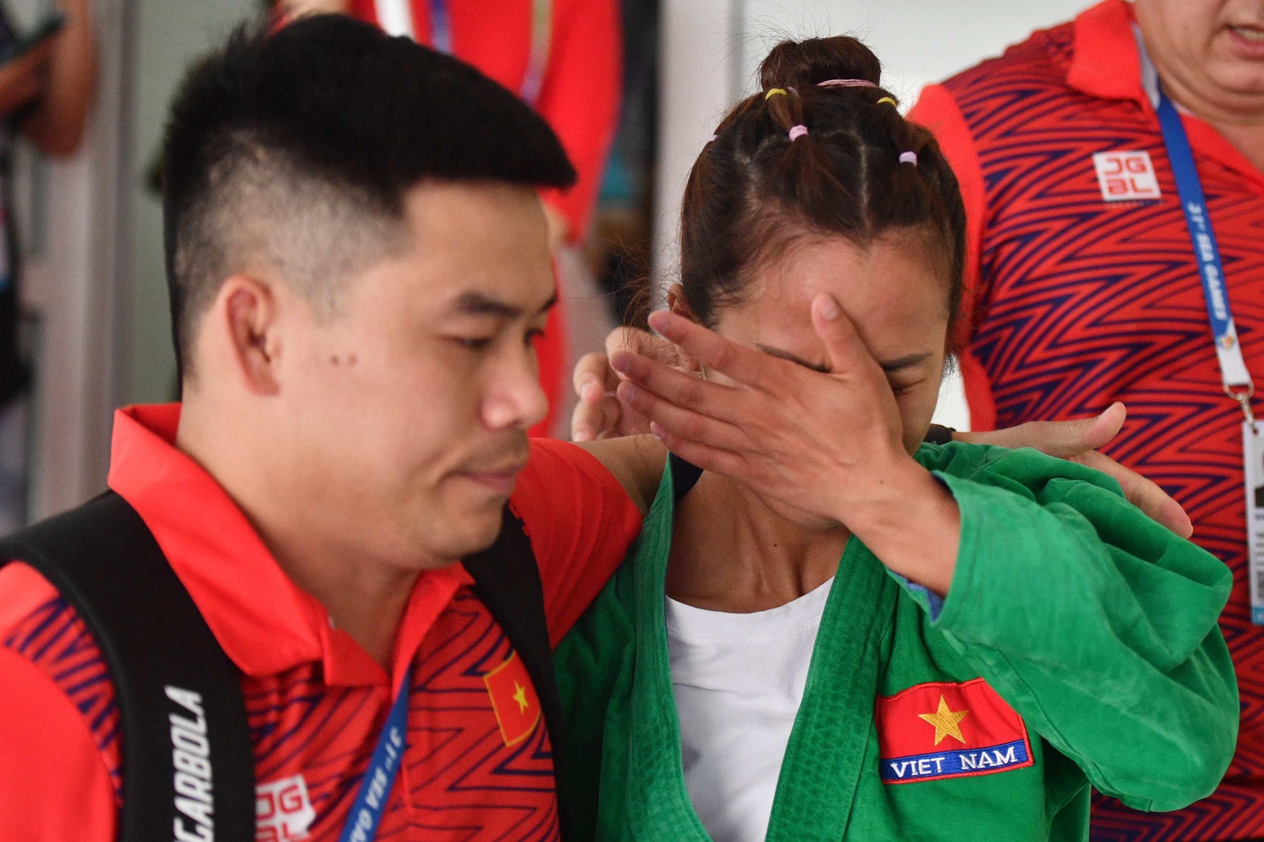 Nu VDV khoc sau khi gianh HCV dau tien cho Viet Nam o SEA Games 31 hinh anh