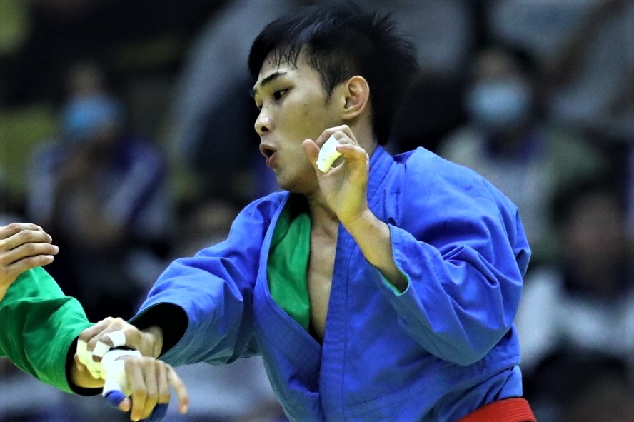 To Thi Trang duoc dong doi dong vien sau bien co mat bo hinh anh