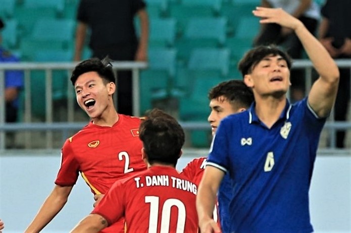 BLV Quang Huy: U23 Viet Nam hien tai choi rat sang khoai hinh anh