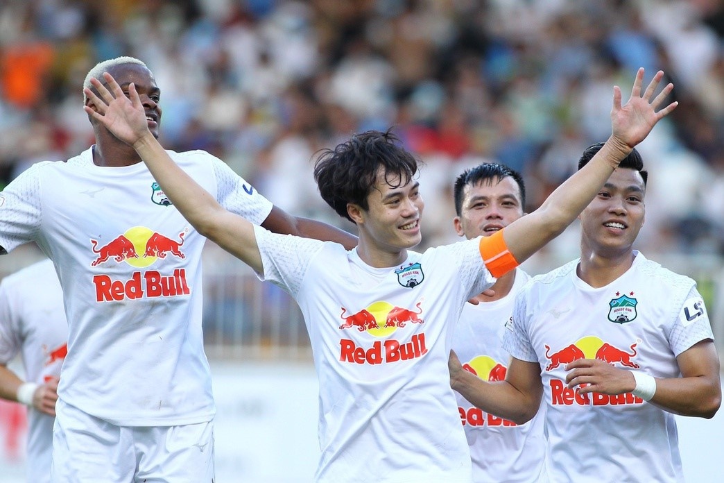 De xuat thay doi the thuc V.League giong mua giai chau Au hinh anh