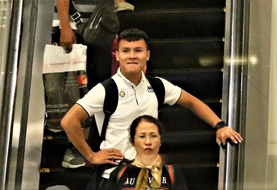 Bao Phap diem ten 5 doi bong muon co Quang Hai hinh anh