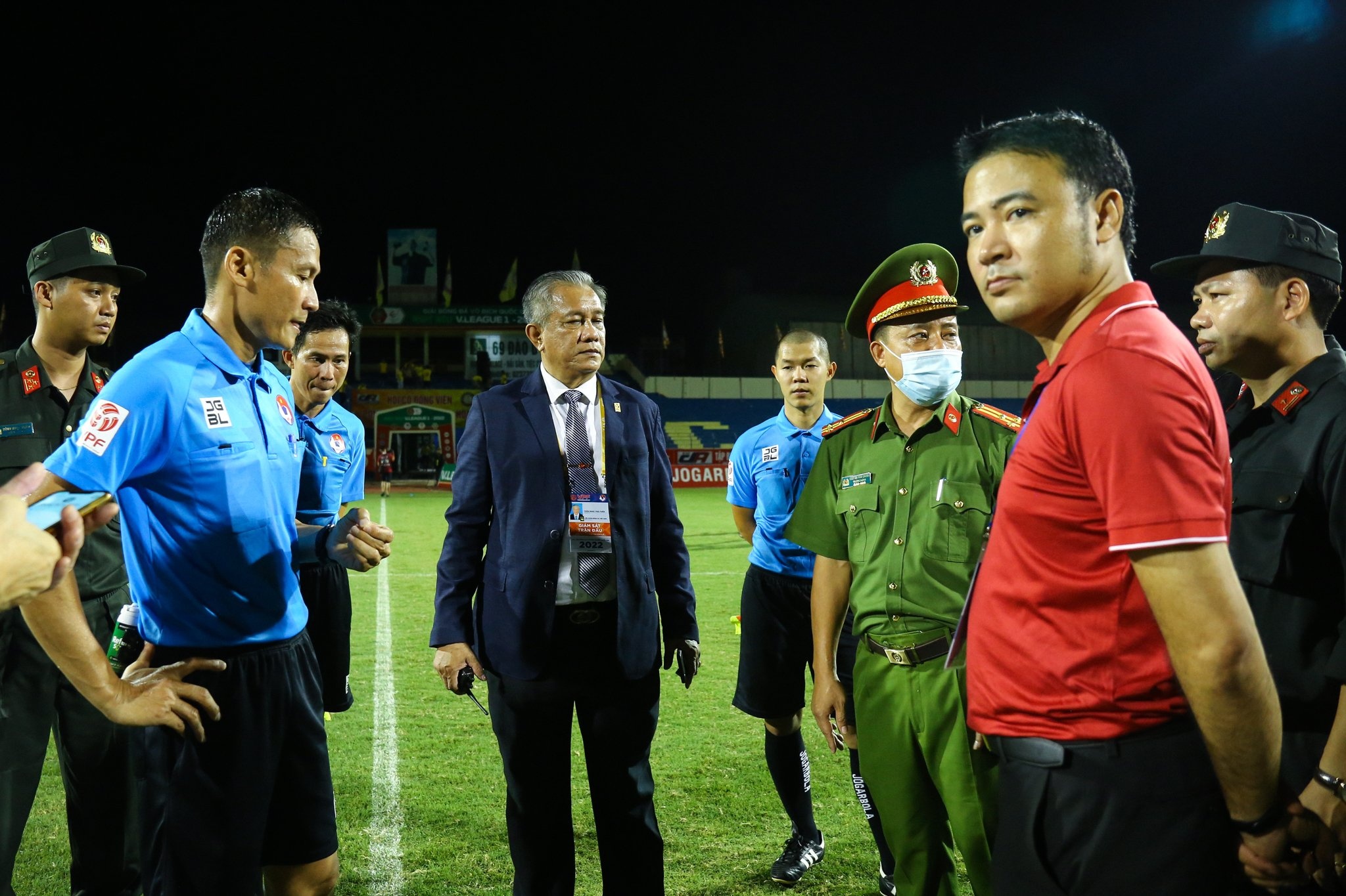 Trong tai duoc canh sat co dong ho tong roi san Thanh Hoa anh 2
