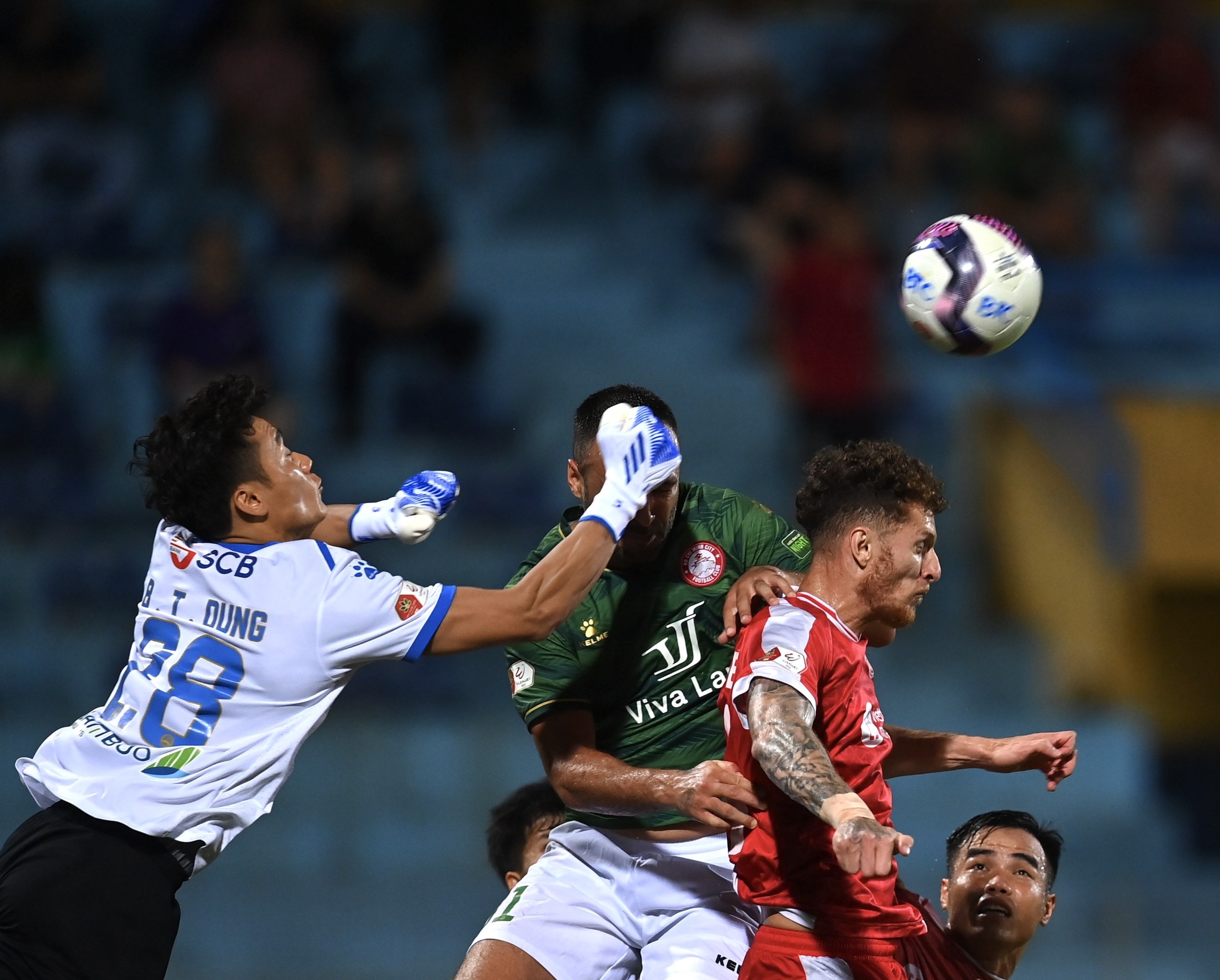 Phan Tuan Tai khien Bui Tien Dung mac sai lam anh 1