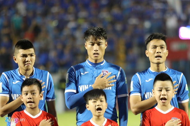 Khong co chuyen Mac Hong Quan van thi dau khi dang bi treo gio hinh anh