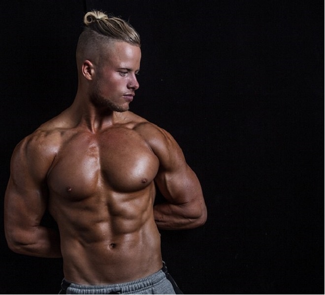 James hay đùa rằng mình là người có hình thể đẹp hơn Tom. Tuy vậy, cả hai cùng bất ngờ khi biết mình có nhiều fan hâm mộ đến vậy.