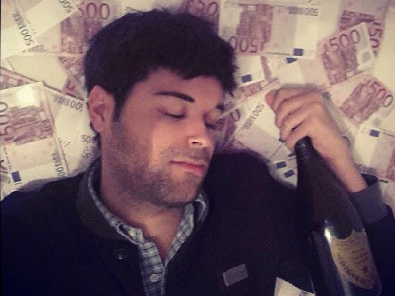 Cuoc song sang chanh cua trieu phu tre hinh anh