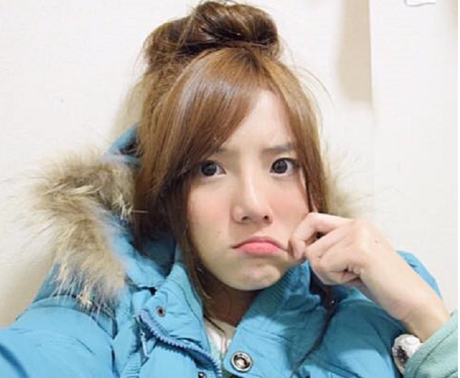 Cô nàng không ngại ngần làm mặt xấu, nhưng vẫn rất đáng yêu. Ảnh: Facebook.