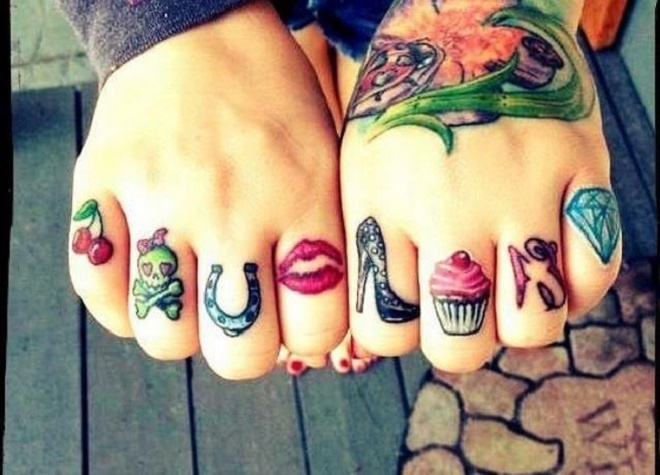 Trao luu xam ngon tay trong gioi tre hinh anh