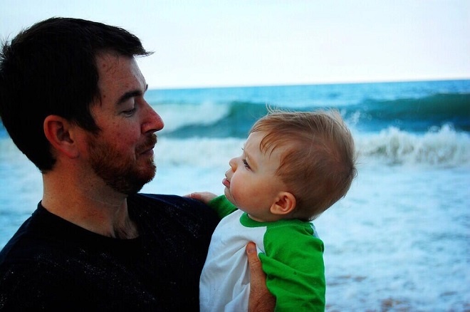 Tuy nhiên, cuộc sống gia đình Sam đang gặp khó khăn. Trong hơn 6 năm, cha cậu, Justin Griner, phải phẫu thuật chạy thận liên tục. Không đủ kinh phí, cậu và mẹ kêu gọi cộng đồng mạng giúp đỡ. Số tiền cần quyên góp là 75.000USD.