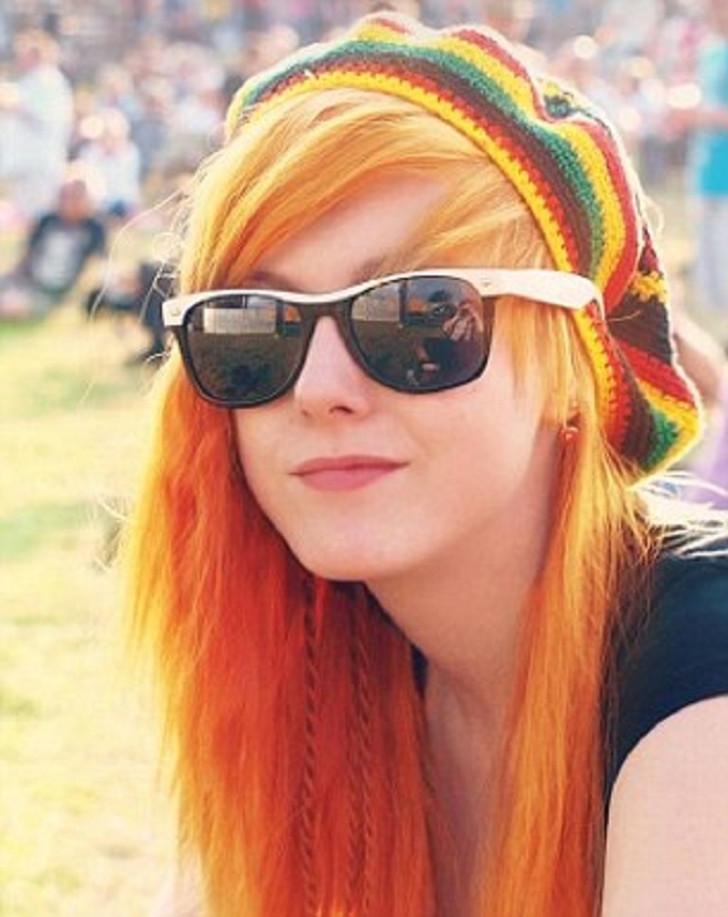 Emily Reay và mái tóc màu đỏ tự nhiên của mình.