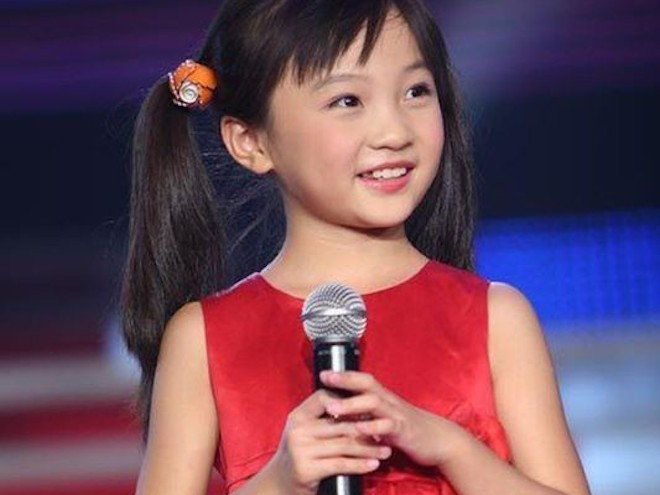 Em be hat khai mac Olympic Bac Kinh 2008 ngay ay - bay gio hinh anh